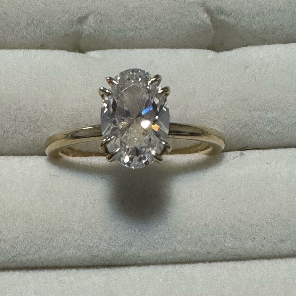 Gold Women's lab diamond oval cut engagement ring - Picture 3 of 6